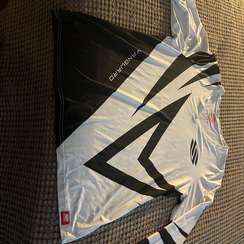 Selkirk Women's Black and White pickleball jersey